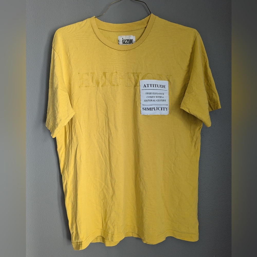Izzue Brand crewneck t-shirt size Small 21x18 x27